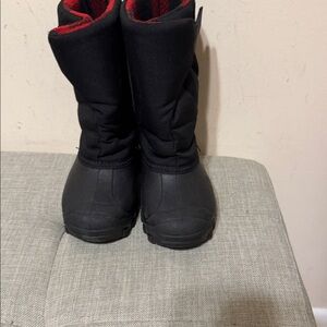 Tundra Black and Red Kids Snow Boots
